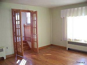 4th image of 1623 Christopher St