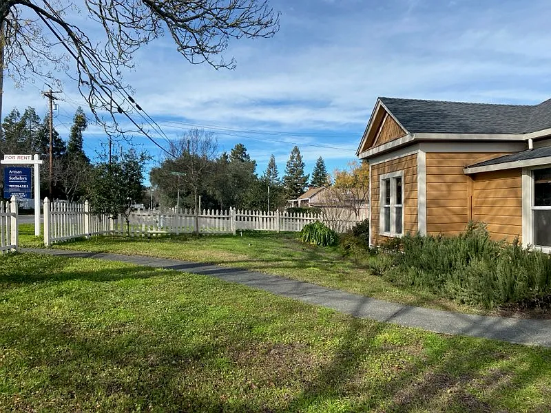 3 bed, 1051 sqft, $2,700 — Photo 4