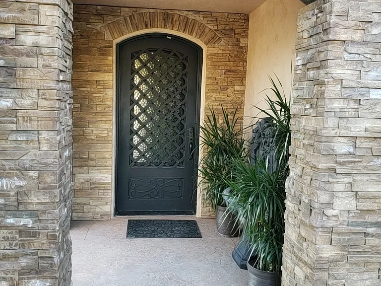 2296 Holly Dr — Photo 3