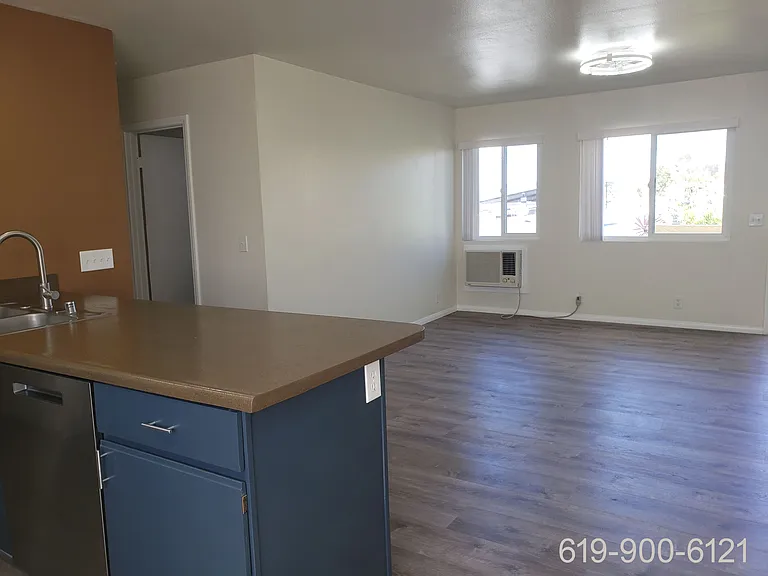 1261 Victor St #10 — Photo 8