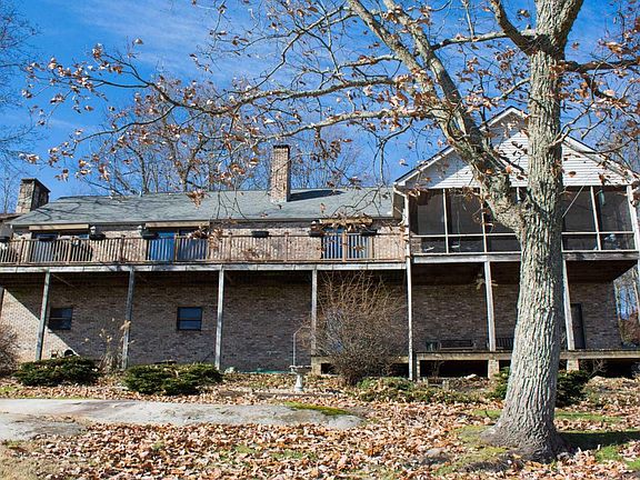 3rd image of 134 Brokenwood Ln