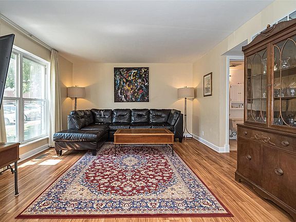 3rd image of 10435 Willowdale Dr