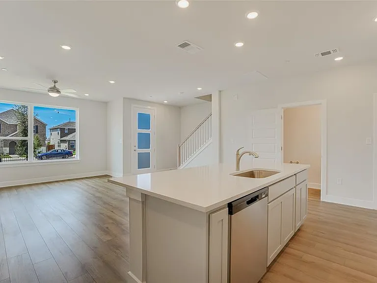 517 Emory Crossing Blvd — Photo 7