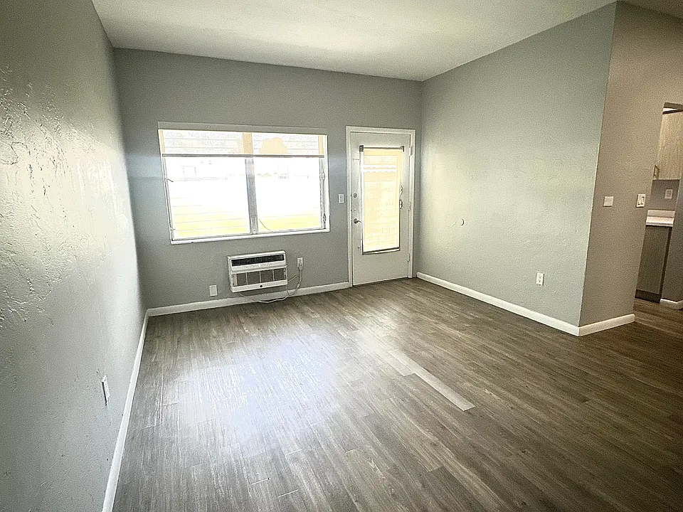 710 Meridian Ave #2