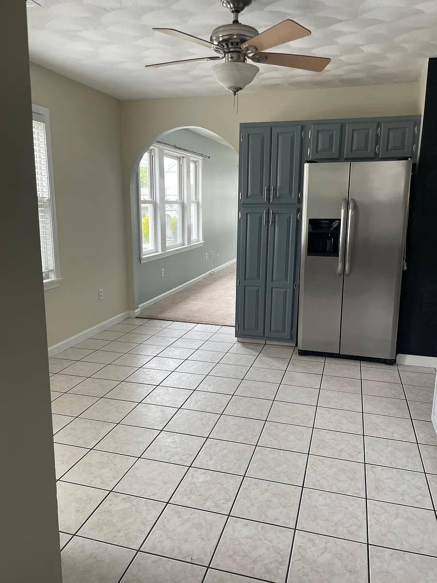 Building Photo - 166 Narragansett St #2