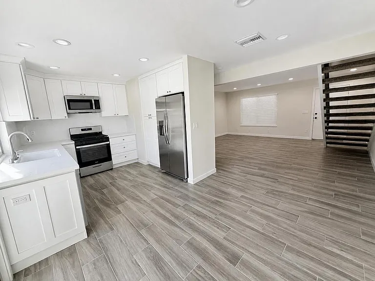 3853 Bixby Dr — Photo 2