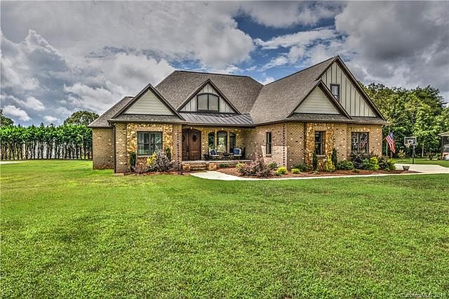 1st image of 2534 Gateway Ln