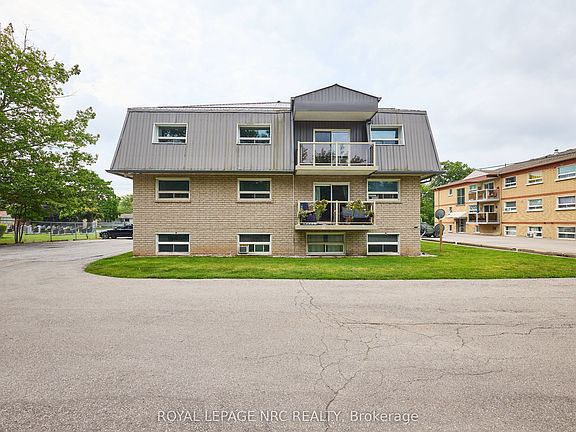 3rd image of 90 Woodlawn Rd #15