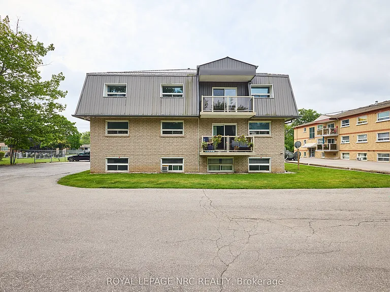 90 Woodlawn Rd #15 — Photo 3
