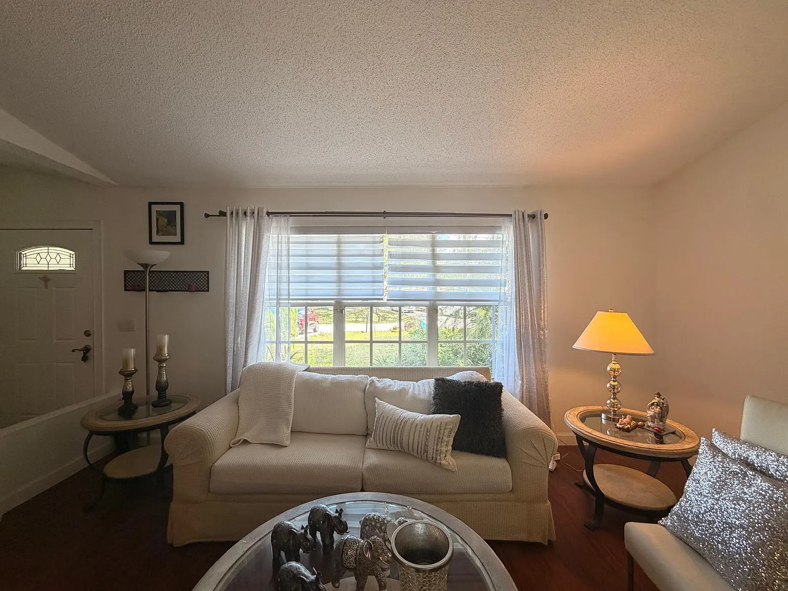 3 bed, 2.0 bath, 1383 sqft, $2,800 — Photo 3
