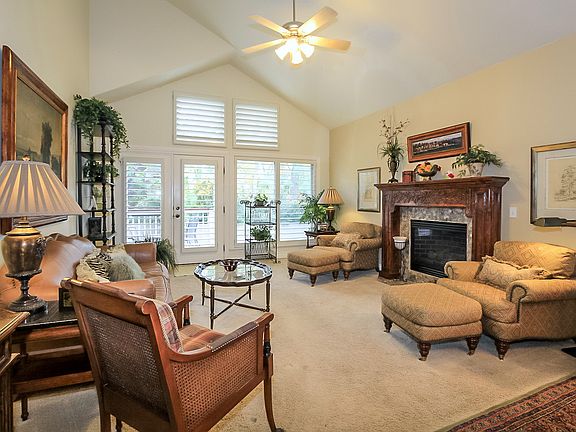 4th image of 1810 E Cottonwood Glen Ct