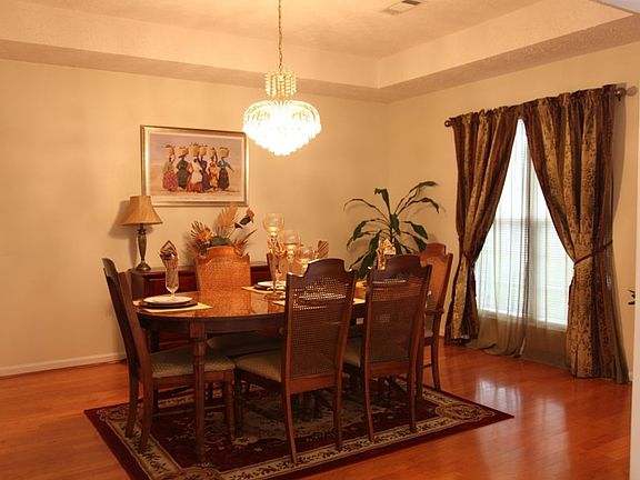 4th image of 208 Lakespring Dr