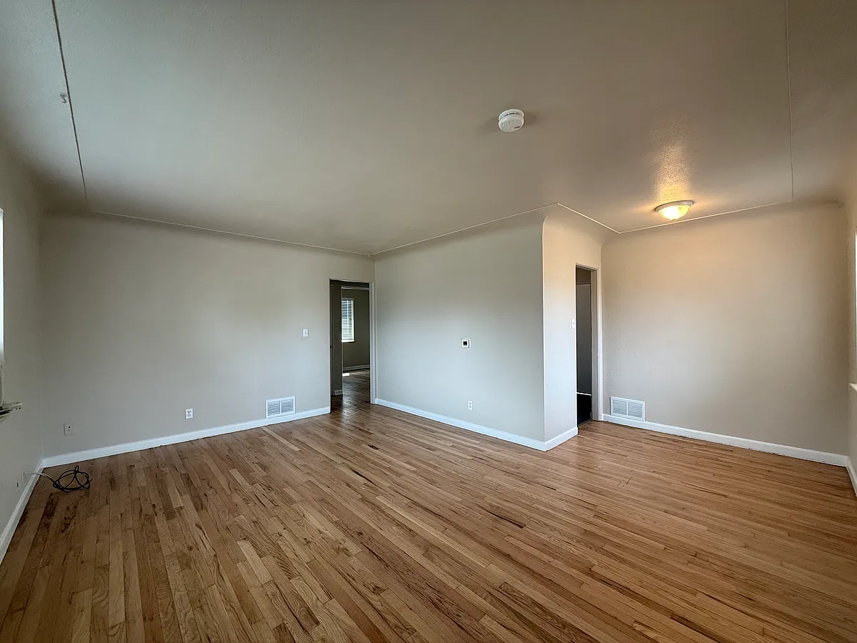 Living - 1920 Del Mar Pkwy