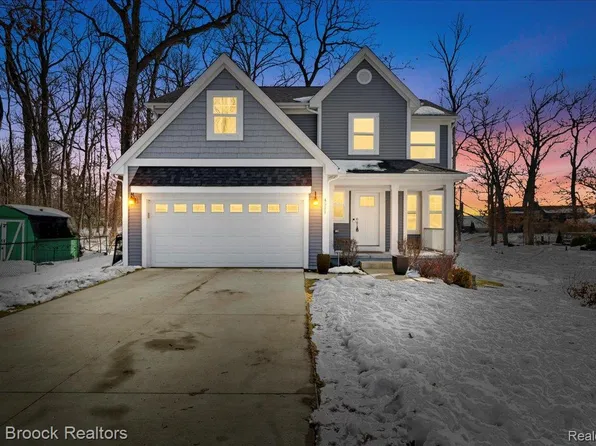 4511 Sedum Gln, Waterford, MI 48328