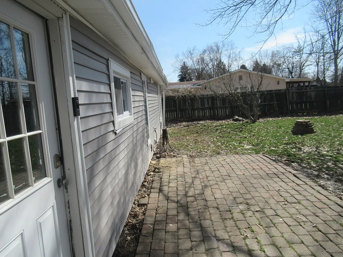 Building Photo - 9295 Dorothy Dr