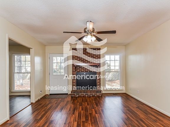 26536_003_living_room_13633236.jpg
