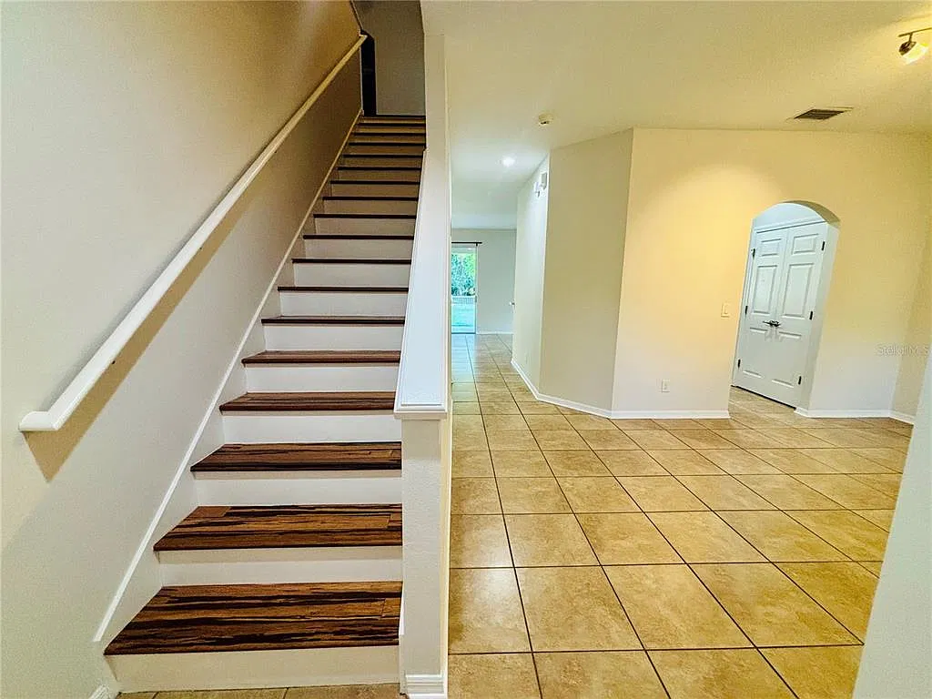5 bed, 3.5 bath, 2508 sqft, $3,400 — Photo 3
