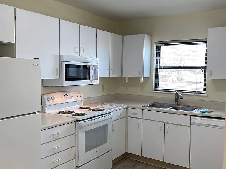 617 N 12th St — Photo 11