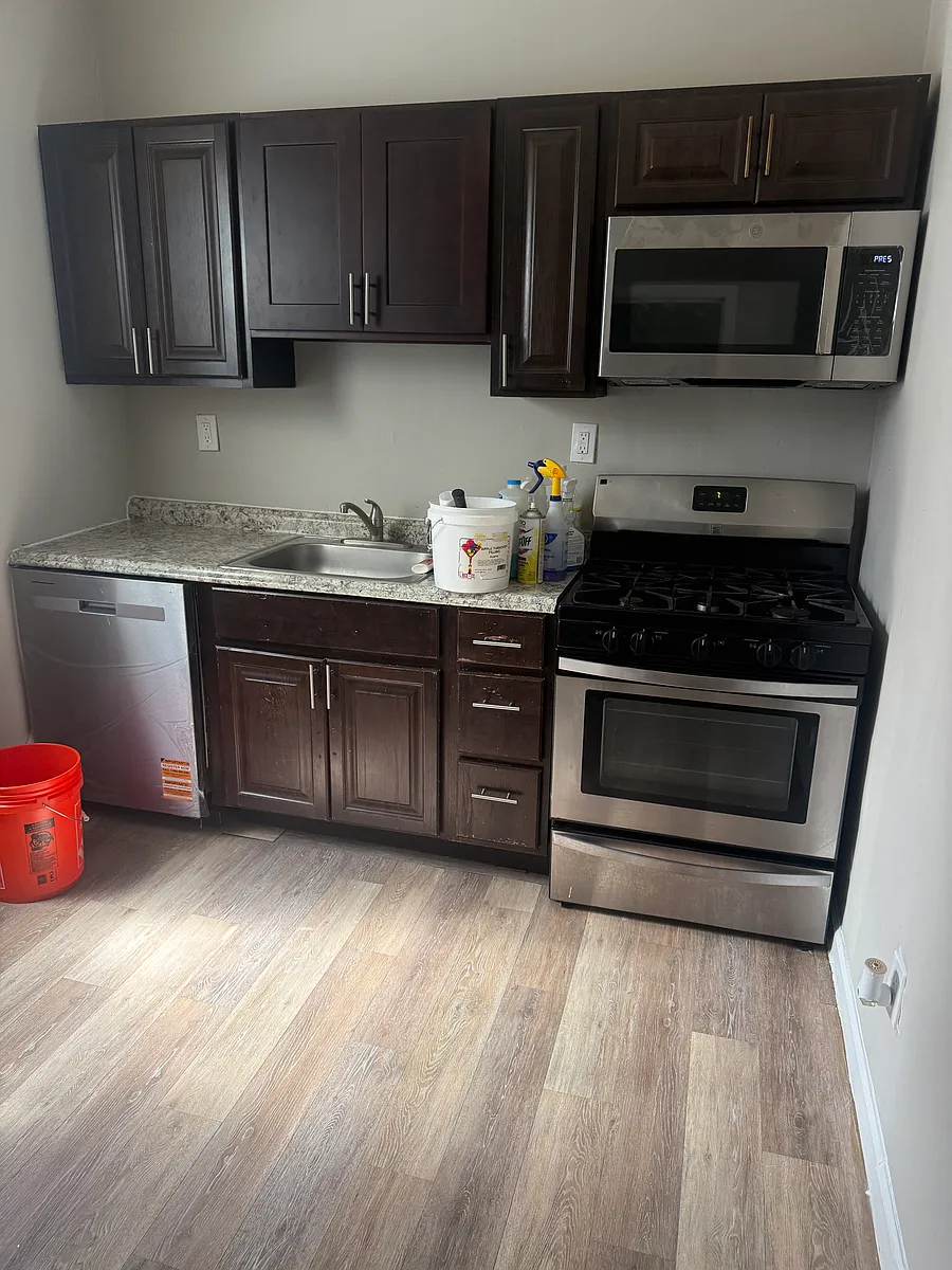 Building Photo - 633 Northampton St #1