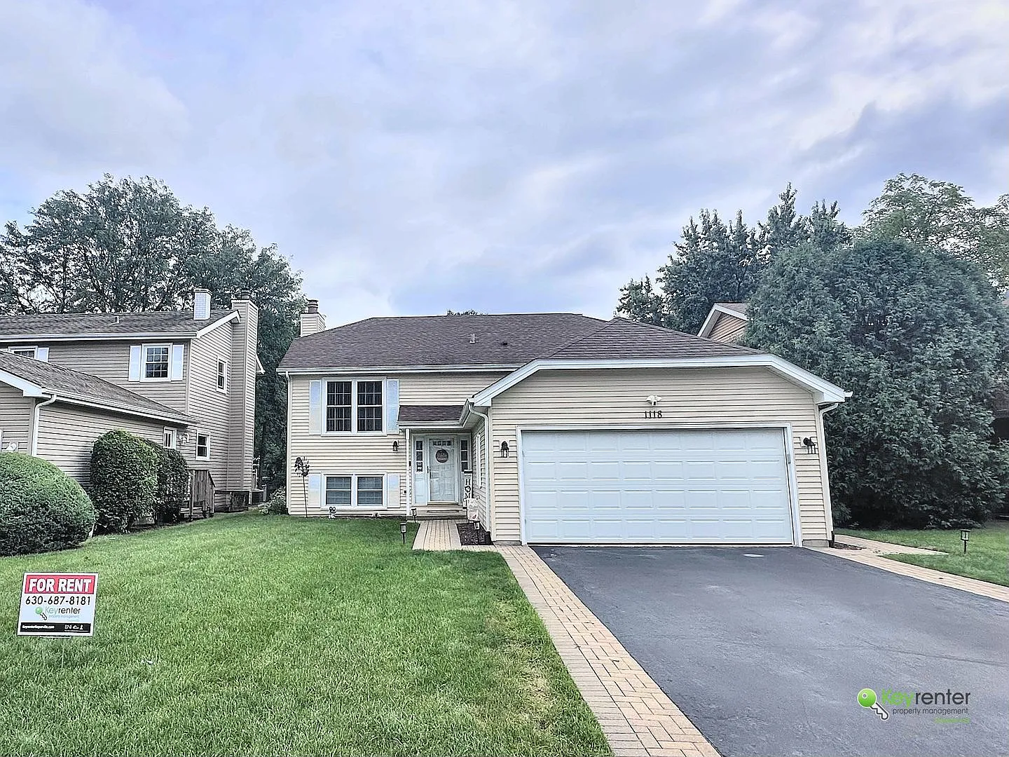 Spacious & Updated 3 BR Single-Family Home for Rent in Naperville! — Photo 1
