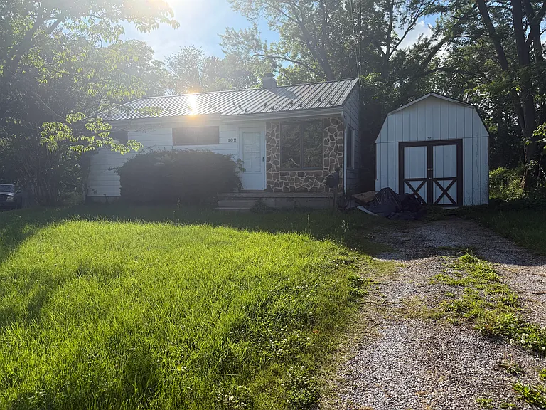 102 Allgate Ct — Photo 1