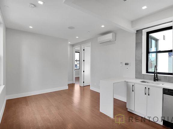 3rd image of 90 Manhattan Ave #4B