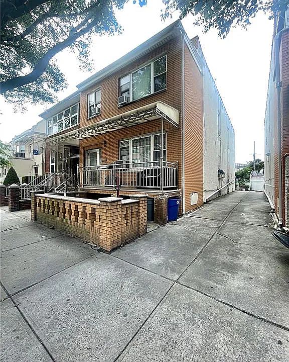 2nd image of 6109 19th Ave