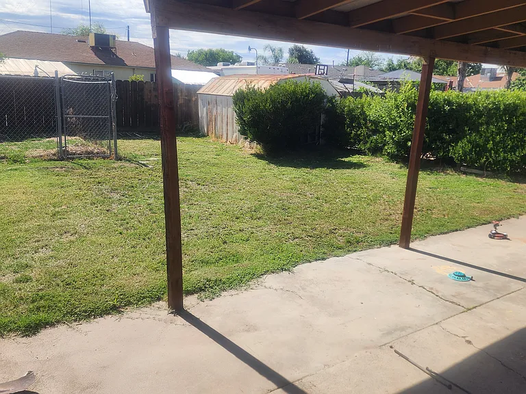 2305 Joy Ave — Photo 13