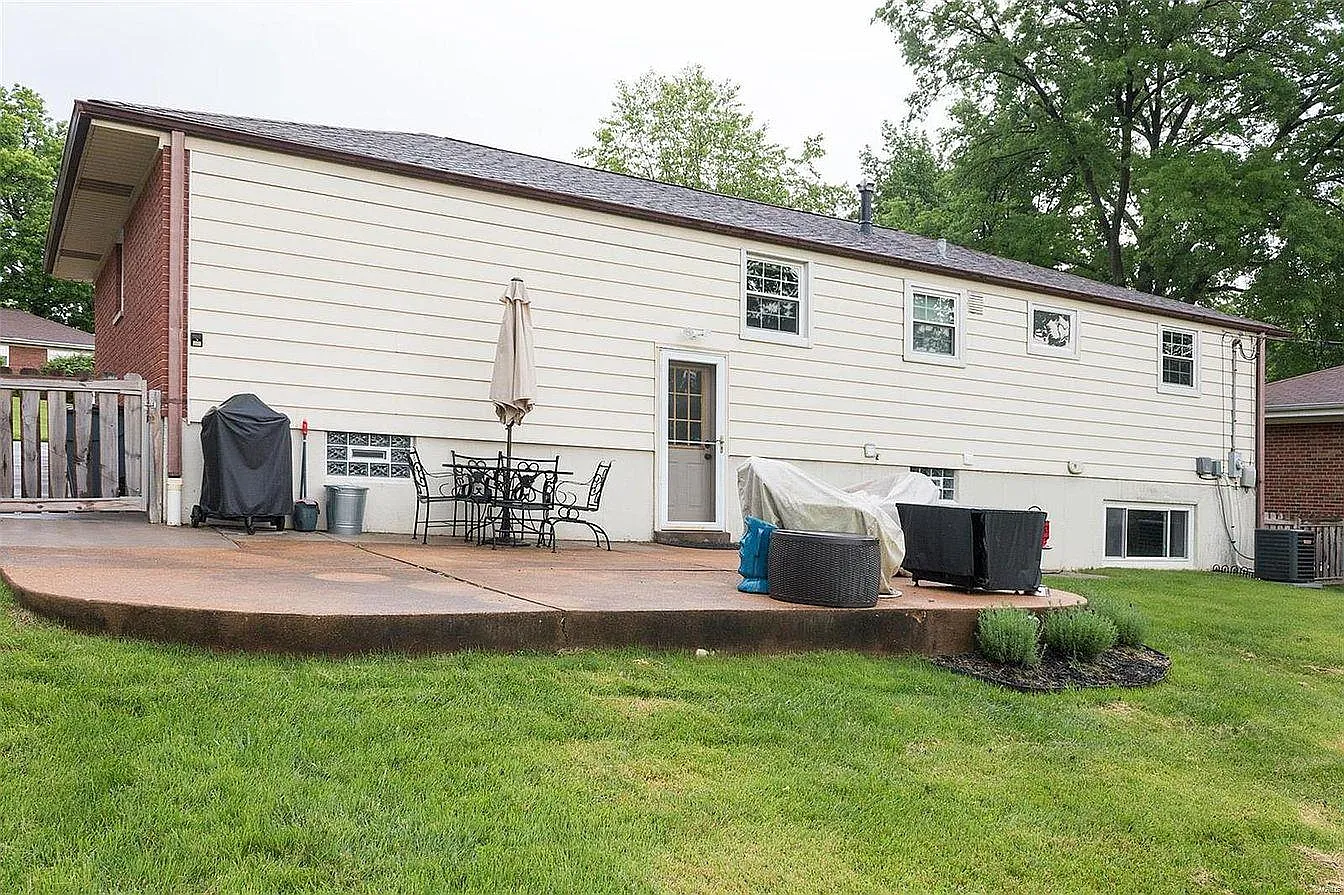 3 bed, 1092 sqft, $2,350 — Photo 2