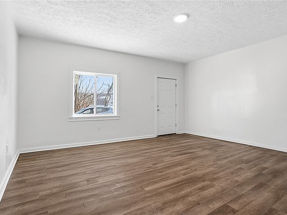 5th image of 2923 Frederick St