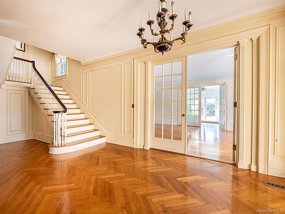 4th image of 64 Plandome Court