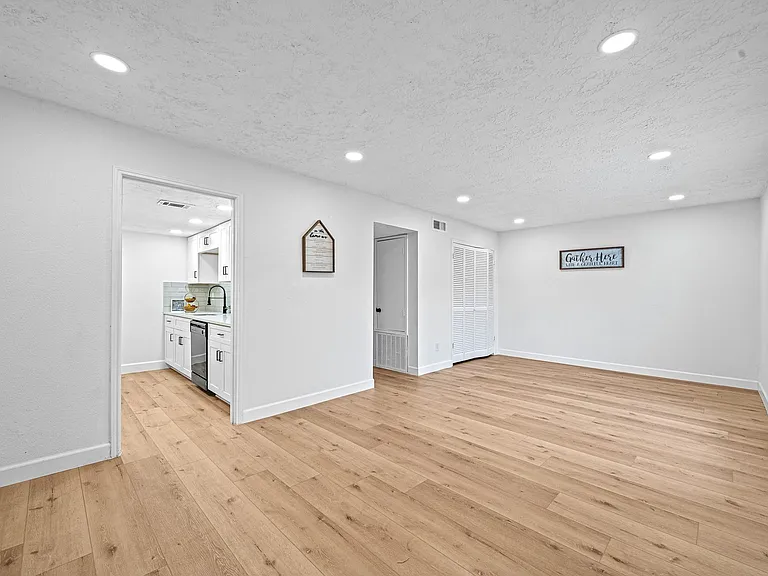 8726 Wilcrest Dr #8726 — Photo 9