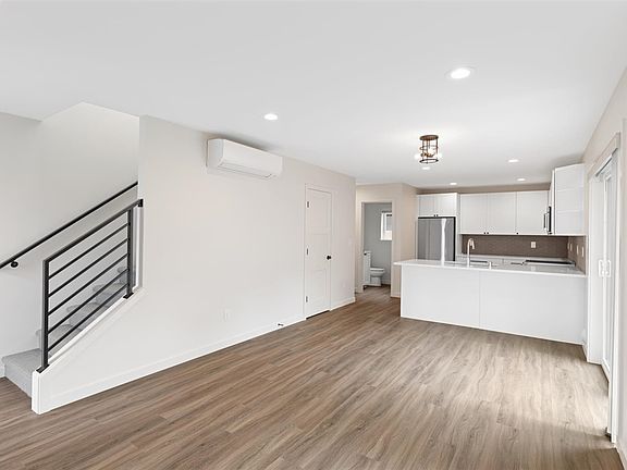 4th image of 7557 33rd Ave NE Unit B