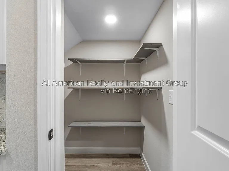 1817 Stable Ln — Photo 13