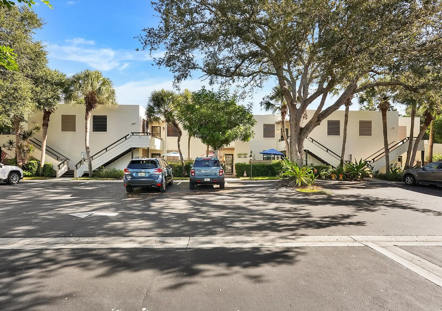 Modern 2BR/2BA Oasis with Serene Pond Views in Wildewood Springs, Bradenton! — Photo 1