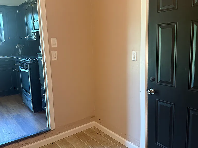 1304 Locust Dr — Photo 8