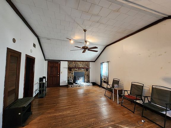 3rd image of 206 Beetree Ave