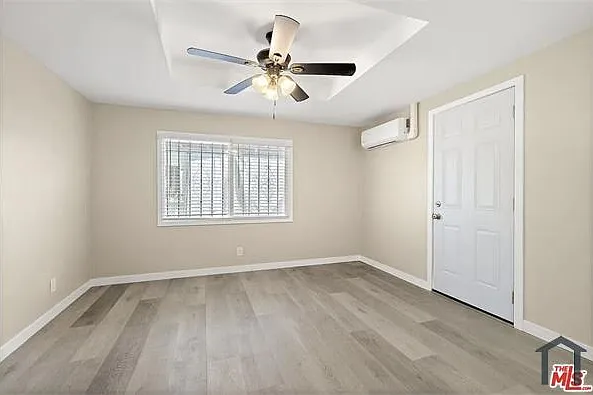 717 W 75th St — Photo 12