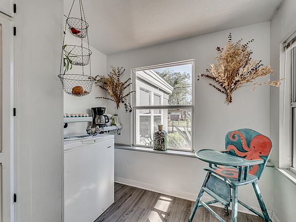 5th image of 10426 De Paul Dr