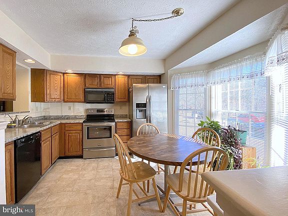 4th image of 8216 Berryfield Dr