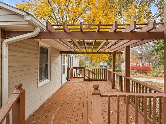 4th image of 413 S Bluegrass Dr