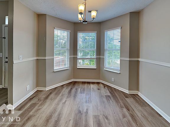 4th image of 3100 Creekview Ln