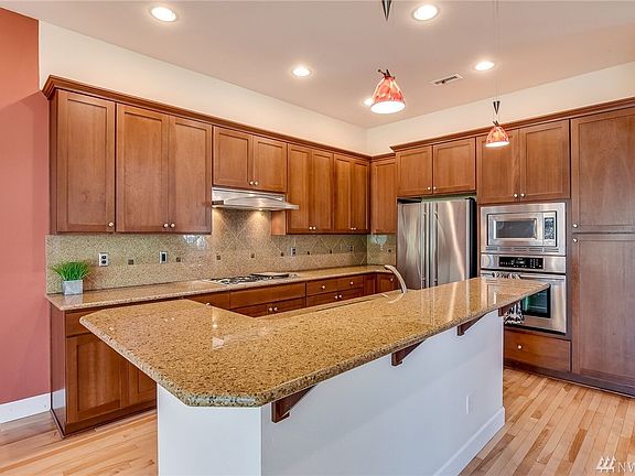 4th image of 4532 185th Ave SE #15