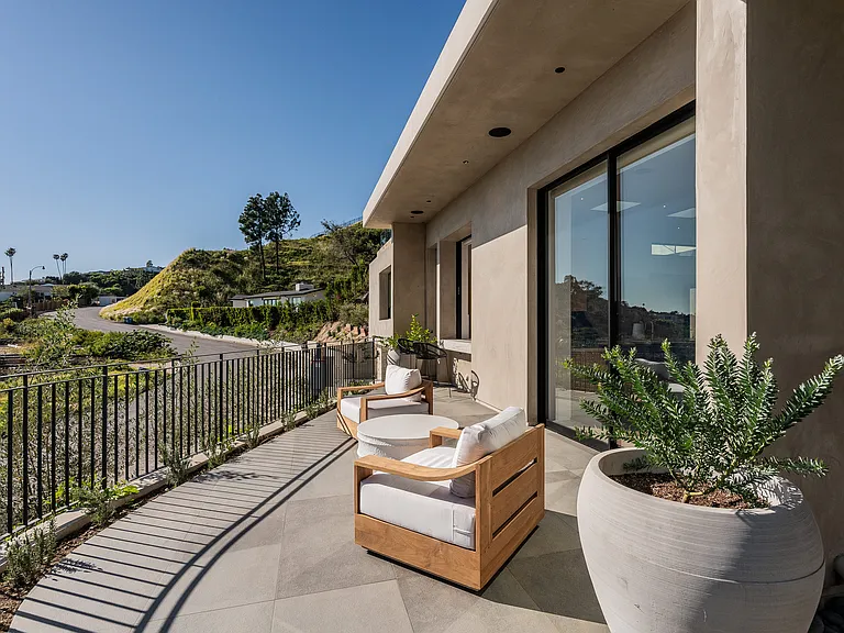 1205 Las Lomas Pl — Photo 3