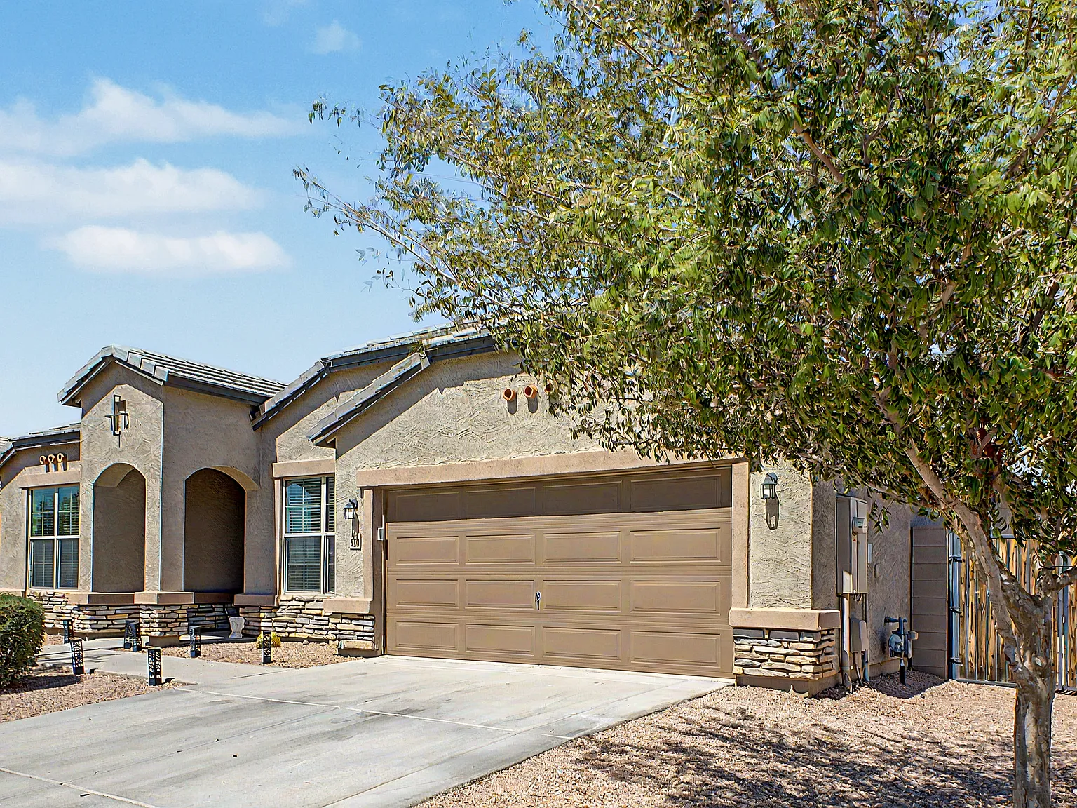 5 bed, 2683 sqft, $2,650 — Photo 2