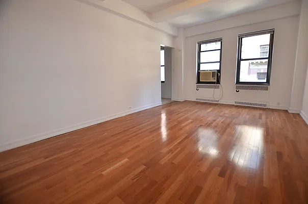 Rented by Manhattan Realty Group | media 1