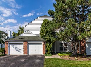 102 Hampton Blvd #11B, Lake Bluff, IL 60044