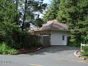 1st image of 960 SW Norwood Dr