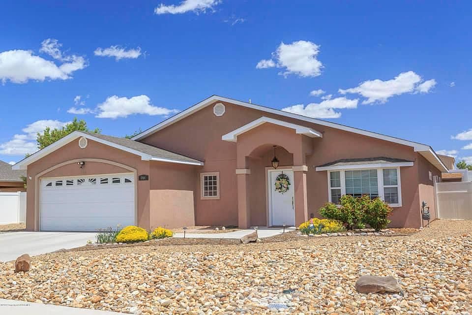 1st image of 704 Bishop Ln