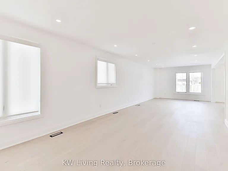 105 Chloe Cres — Photo 5
